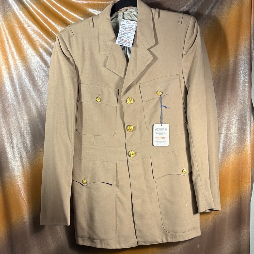 Vintage NWT 40’s 50’s Men's Tan Military Field Jacket. 39” chest. 208
